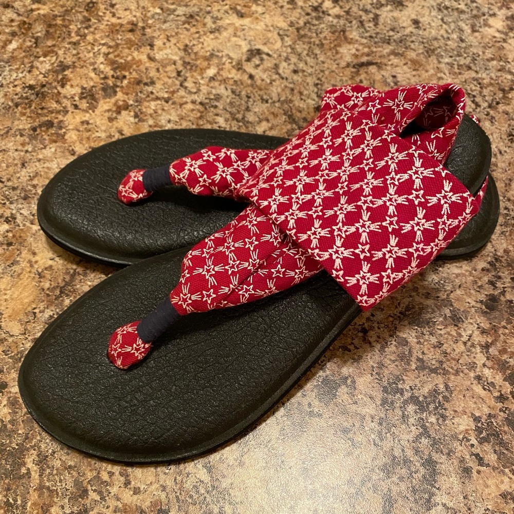 Sanuk size 6 Red Sandals with Stars